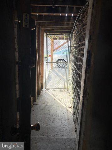 6904 DICKS AVE, Philadelphia, PA 19142