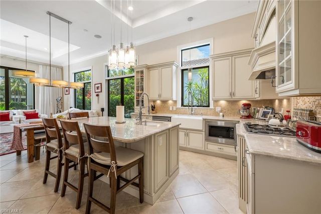 2343 Traditions CT, Naples, FL 34105