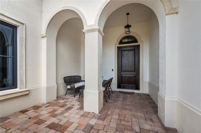 2343 Traditions CT, Naples, FL 34105