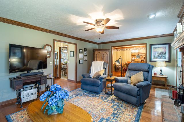 1420 Cantrell Dr, Cottontown, TN 37048