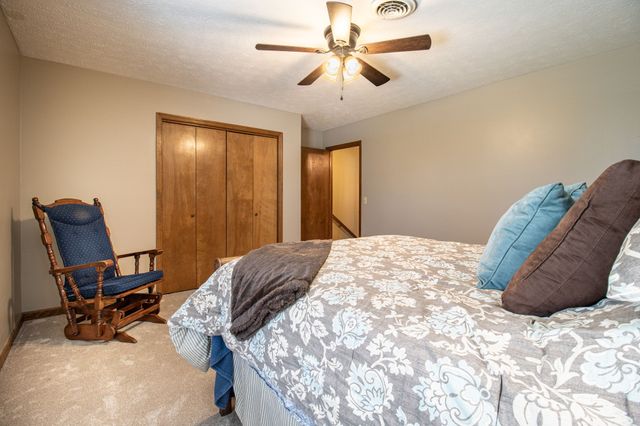 1420 Cantrell Dr, Cottontown, TN 37048