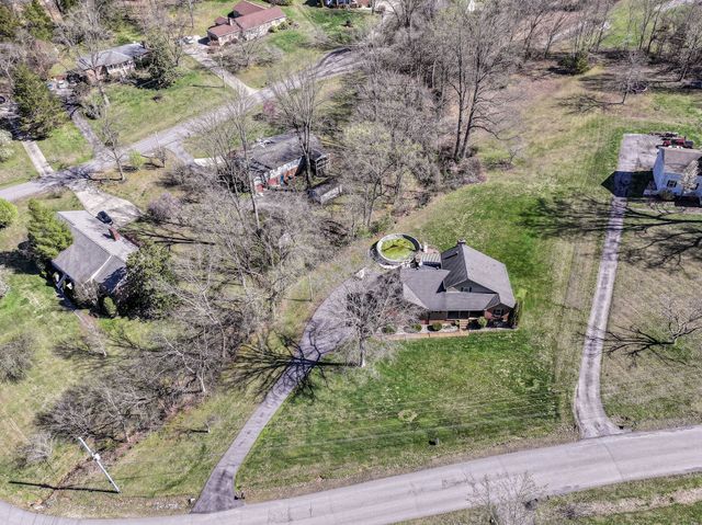 1420 Cantrell Dr, Cottontown, TN 37048