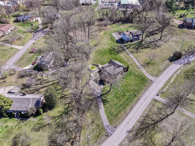 1420 Cantrell Dr, Cottontown, TN 37048