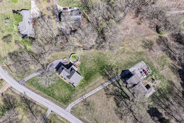 1420 Cantrell Dr, Cottontown, TN 37048