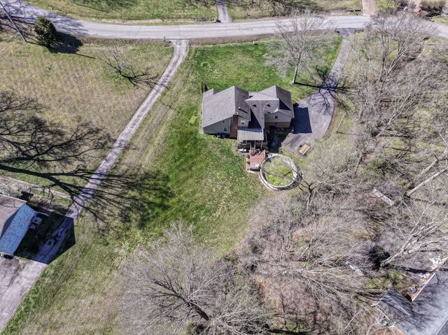 1420 Cantrell Dr, Cottontown, TN 37048