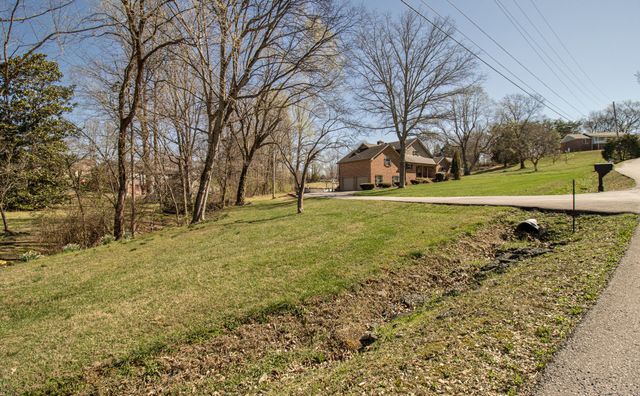 1420 Cantrell Dr, Cottontown, TN 37048