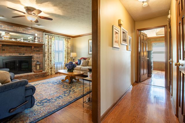 1420 Cantrell Dr, Cottontown, TN 37048