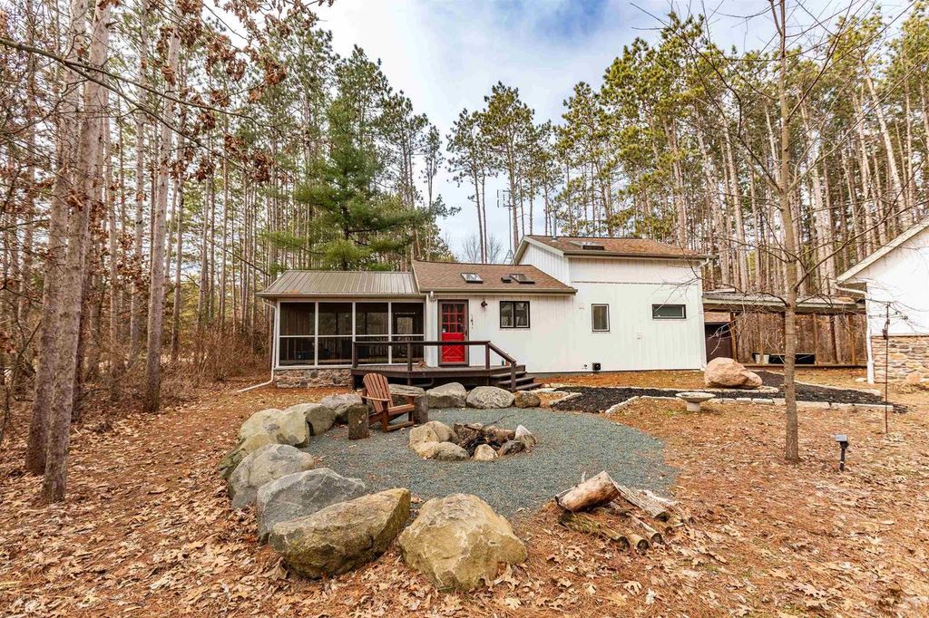 E3988 Martal Way, Spring Green, WI 53588