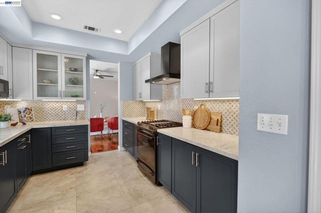 7943 Pineville Cir, Castro Valley, CA 94552