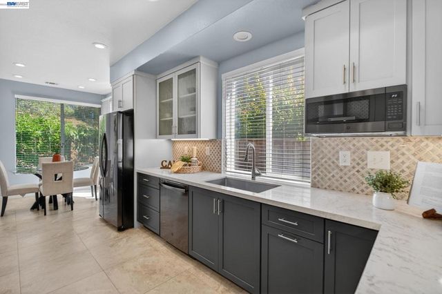 7943 Pineville Cir, Castro Valley, CA 94552