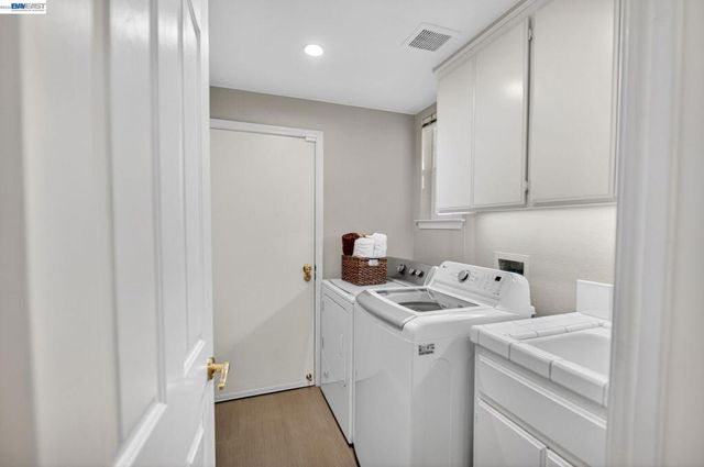 7943 Pineville Cir, Castro Valley, CA 94552