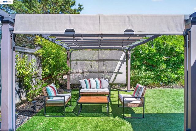 7943 Pineville Cir, Castro Valley, CA 94552