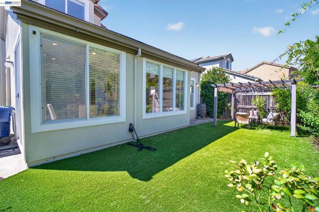 7943 Pineville Cir, Castro Valley, CA 94552