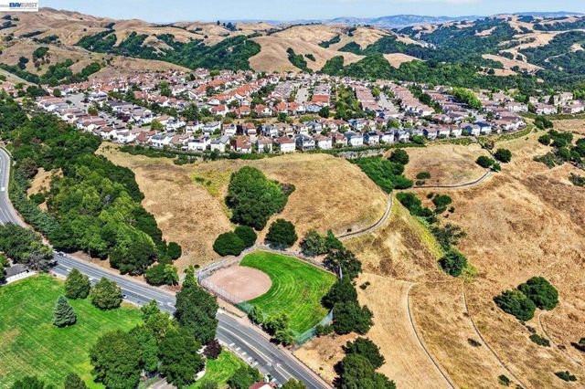 7943 Pineville Cir, Castro Valley, CA 94552