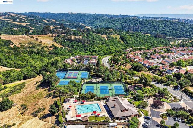 7943 Pineville Cir, Castro Valley, CA 94552
