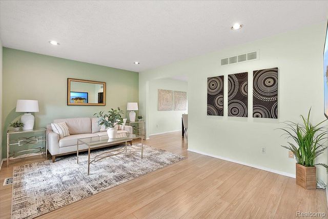 2832 Warrior Drive, Wixom, MI 48393