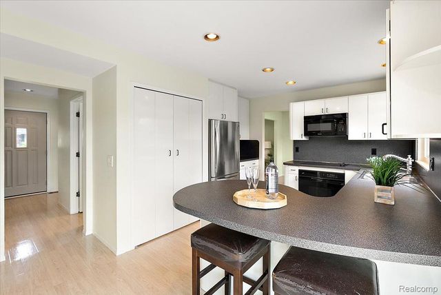 2832 Warrior Drive, Wixom, MI 48393