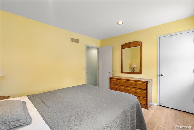 2832 Warrior Drive, Wixom, MI 48393