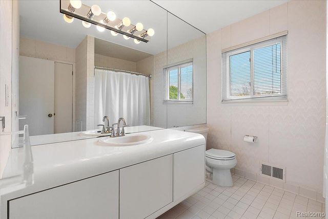 2832 Warrior Drive, Wixom, MI 48393