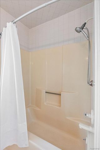 2832 Warrior Drive, Wixom, MI 48393