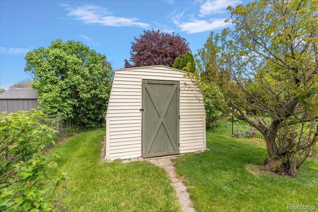 2832 Warrior Drive, Wixom, MI 48393