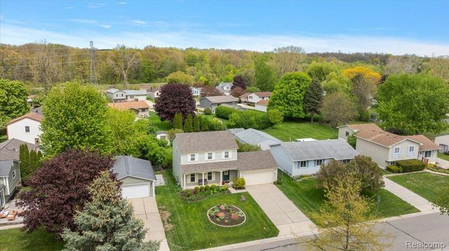 2832 Warrior Drive, Wixom, MI 48393