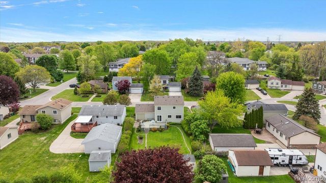 2832 Warrior Drive, Wixom, MI 48393