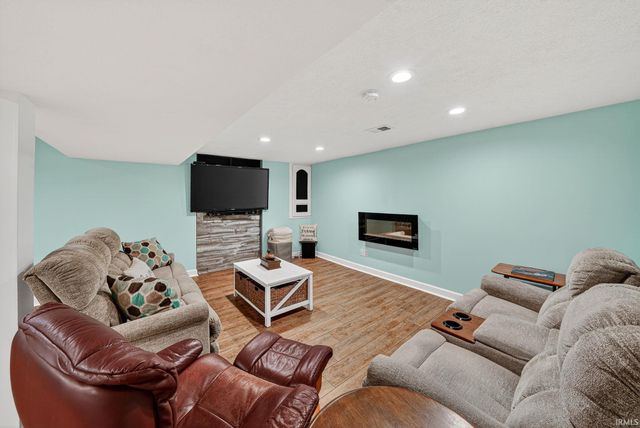 17925 Buckland Drive, Granger, IN 46530