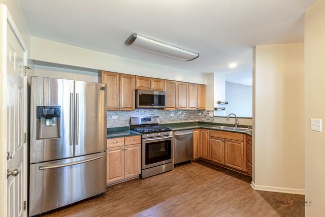 162 Fairfield Lane 162, Carol Stream, IL 60188