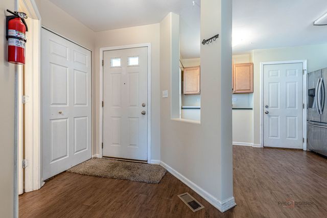 162 Fairfield Lane 162, Carol Stream, IL 60188