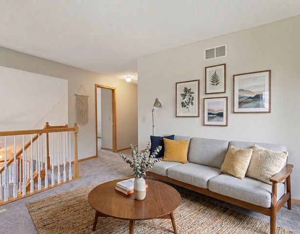 2440 Oakridge Circle, Hudson, WI 54016