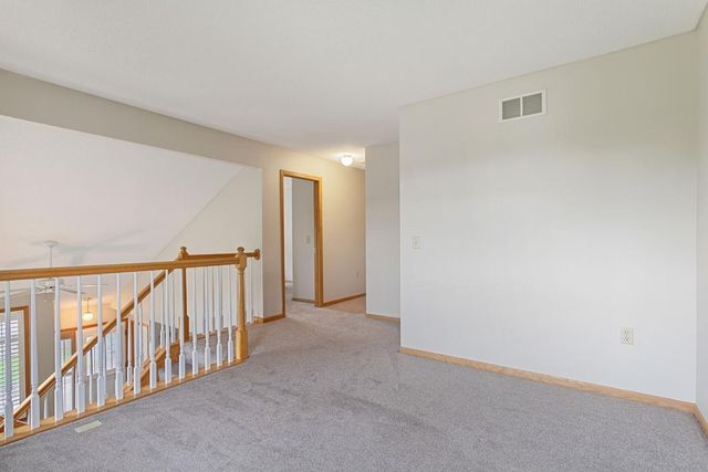 2440 Oakridge Circle, Hudson, WI 54016