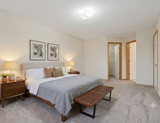 2440 Oakridge Circle, Hudson, WI 54016