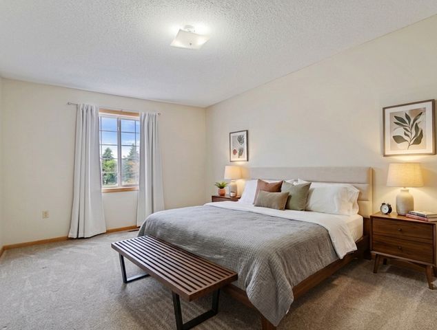 2440 Oakridge Circle, Hudson, WI 54016