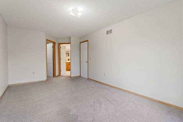 2440 Oakridge Circle, Hudson, WI 54016
