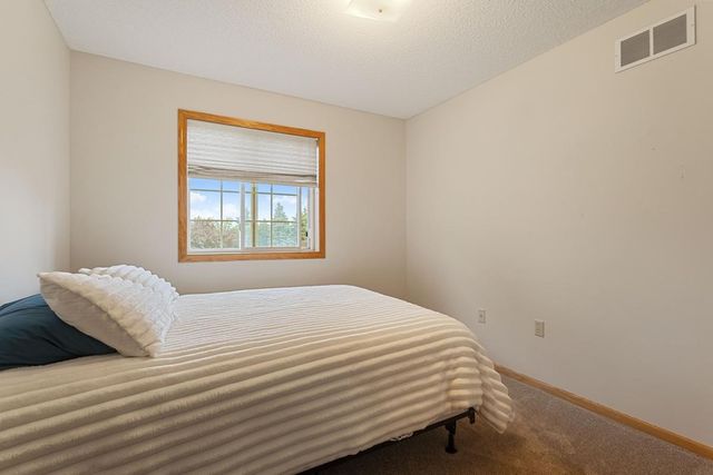 2440 Oakridge Circle, Hudson, WI 54016