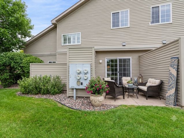 2440 Oakridge Circle, Hudson, WI 54016