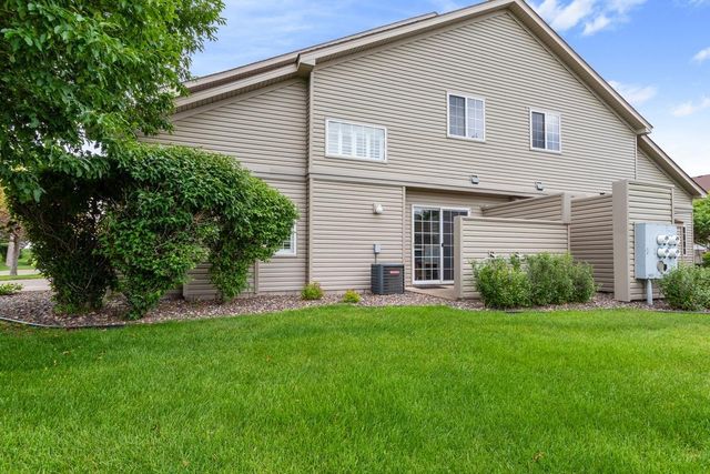 2440 Oakridge Circle, Hudson, WI 54016