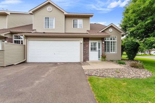 2440 Oakridge Circle, Hudson, WI 54016