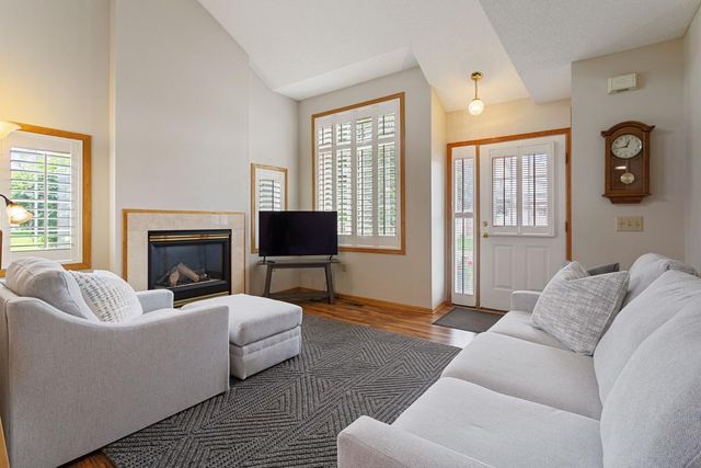 2440 Oakridge Circle, Hudson, WI 54016