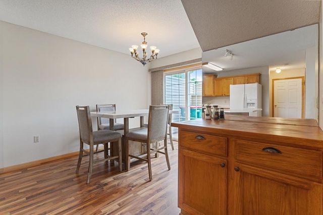 2440 Oakridge Circle, Hudson, WI 54016