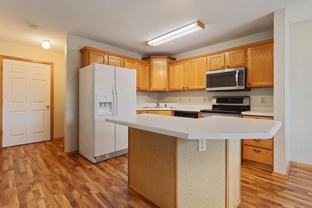 2440 Oakridge Circle, Hudson, WI 54016