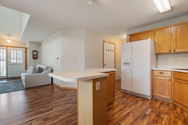 2440 Oakridge Circle, Hudson, WI 54016