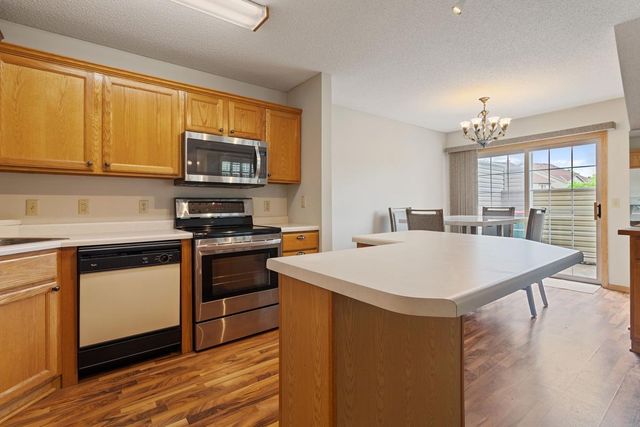 2440 Oakridge Circle, Hudson, WI 54016