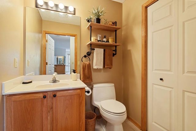 2440 Oakridge Circle, Hudson, WI 54016