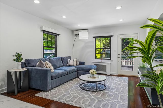 38 Bayview Terrace, Manhasset, NY 11030