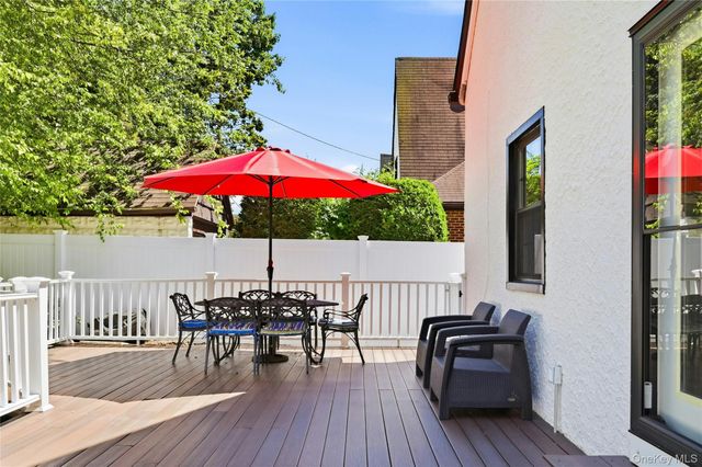 38 Bayview Terrace, Manhasset, NY 11030