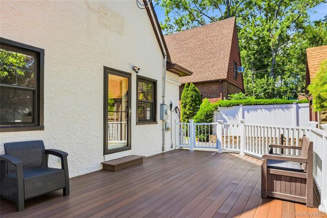 38 Bayview Terrace, Manhasset, NY 11030