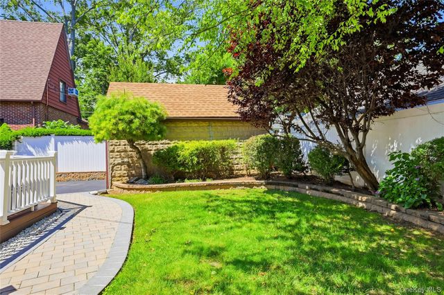 38 Bayview Terrace, Manhasset, NY 11030