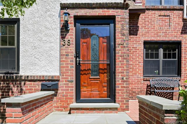 38 Bayview Terrace, Manhasset, NY 11030